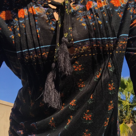 Blouse - Picture 2 of 5